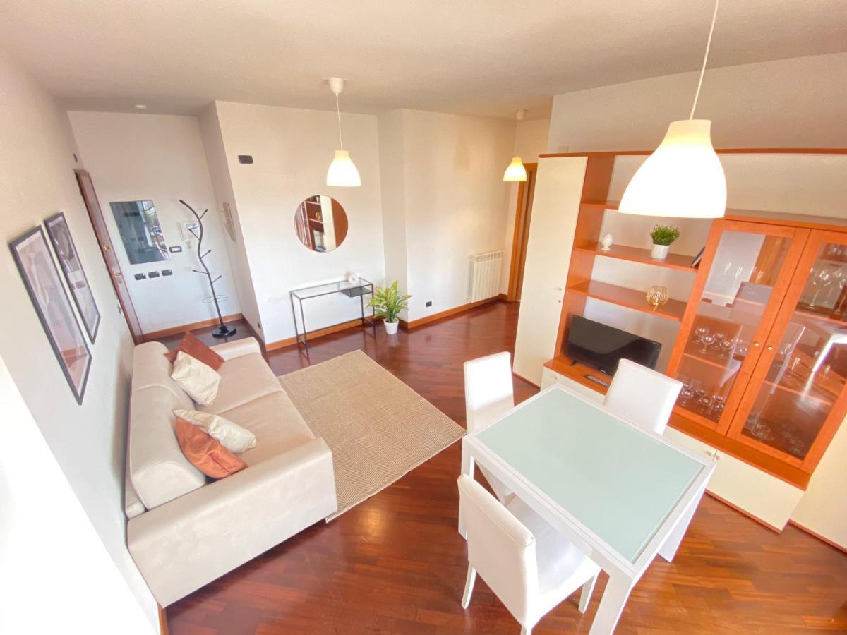 Casa Relax Con Terrazza Panoramica Διαμέρισμα Φιουμιτσίνο Εξωτερικό φωτογραφία